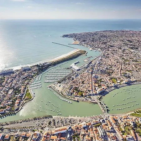 Les Pieds Dans L Eau A Gilles Croix De Vie *
