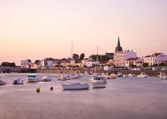 Les Pieds Dans L'eau à *