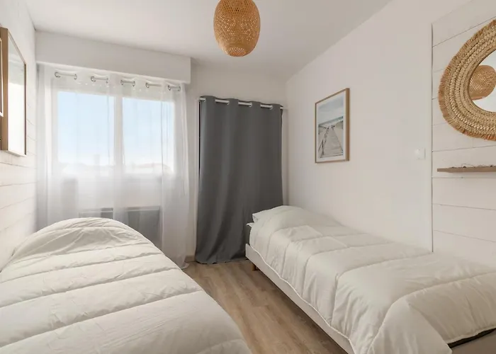 Les Pieds Dans L'eau A *